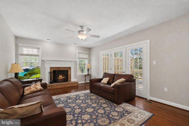 5926 FAIRVIEW WOODS DR, Fairfax Station, VA 22039