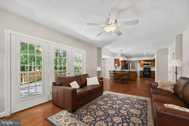 5926 FAIRVIEW WOODS DR, Fairfax Station, VA 22039