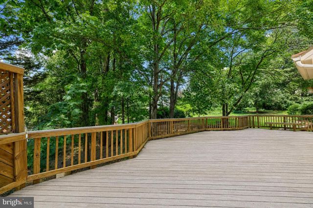 5926 FAIRVIEW WOODS DR, Fairfax Station, VA 22039