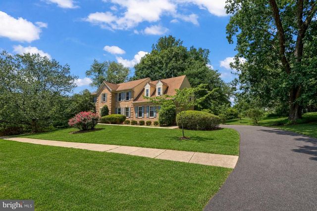 5926 FAIRVIEW WOODS DR, Fairfax Station, VA 22039