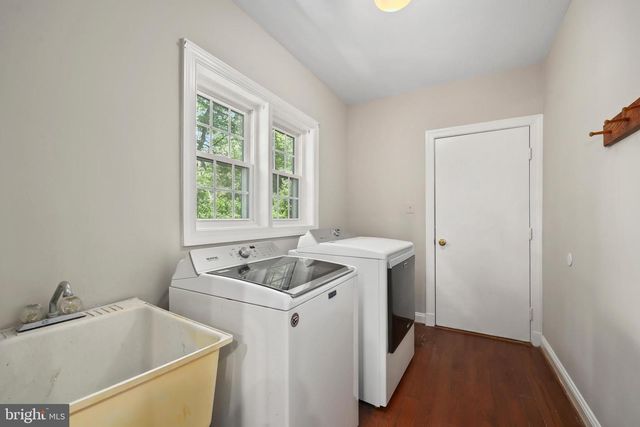 5926 FAIRVIEW WOODS DR, Fairfax Station, VA 22039