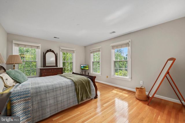 5926 FAIRVIEW WOODS DR, Fairfax Station, VA 22039