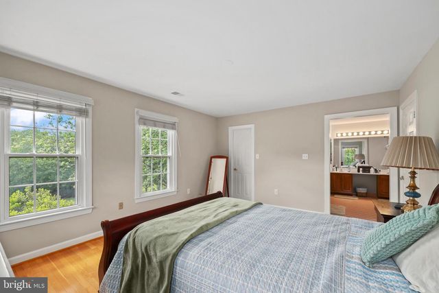 5926 FAIRVIEW WOODS DR, Fairfax Station, VA 22039