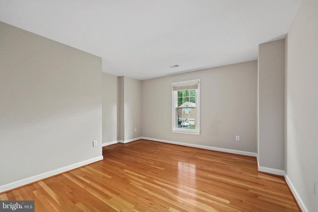 5926 FAIRVIEW WOODS DR, Fairfax Station, VA 22039