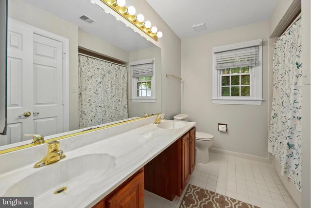 5926 FAIRVIEW WOODS DR, Fairfax Station, VA 22039
