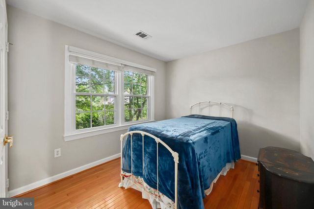5926 FAIRVIEW WOODS DR, Fairfax Station, VA 22039