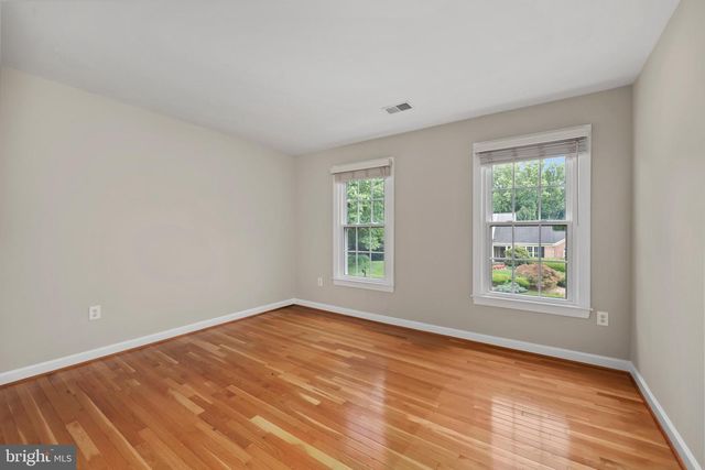 5926 FAIRVIEW WOODS DR, Fairfax Station, VA 22039