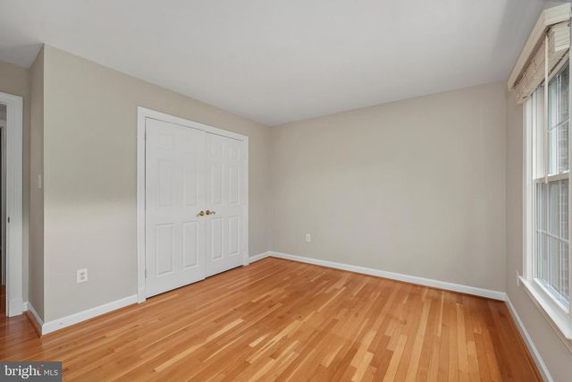 5926 FAIRVIEW WOODS DR, Fairfax Station, VA 22039