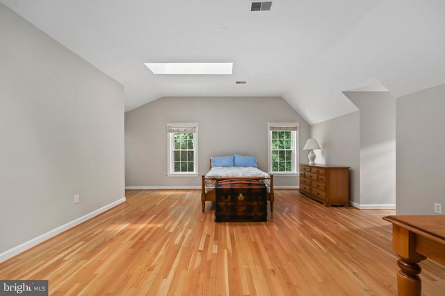 5926 FAIRVIEW WOODS DR, Fairfax Station, VA 22039