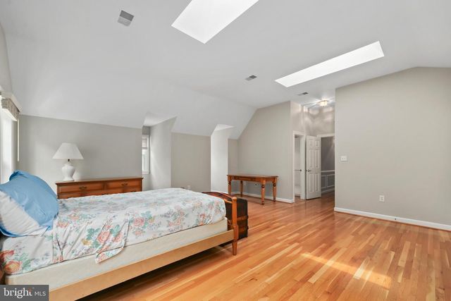 5926 FAIRVIEW WOODS DR, Fairfax Station, VA 22039