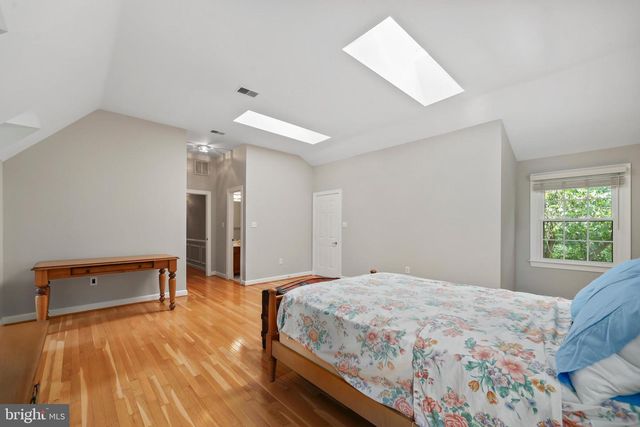 5926 FAIRVIEW WOODS DR, Fairfax Station, VA 22039