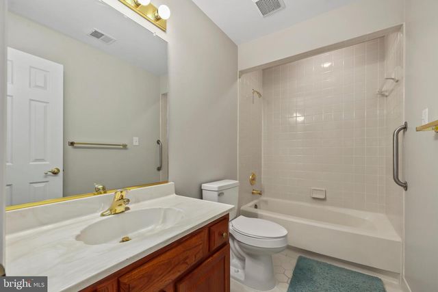 5926 FAIRVIEW WOODS DR, Fairfax Station, VA 22039