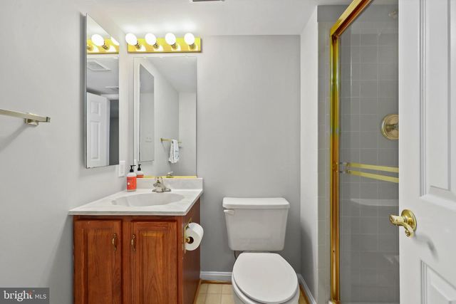 5926 FAIRVIEW WOODS DR, Fairfax Station, VA 22039