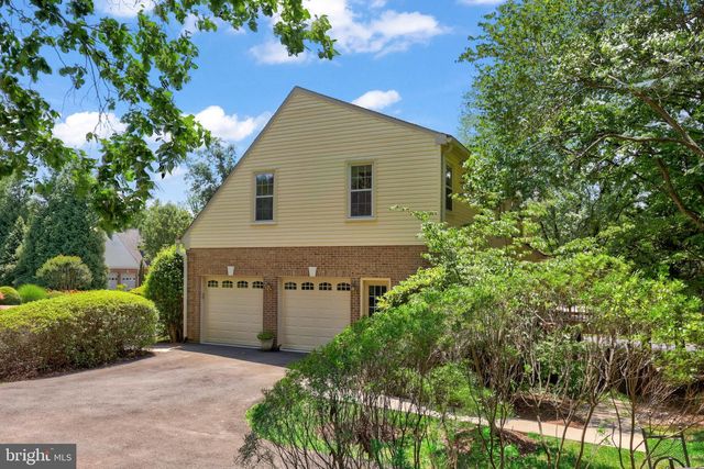 5926 FAIRVIEW WOODS DR, Fairfax Station, VA 22039