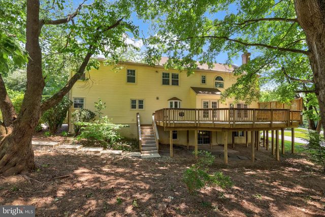 5926 FAIRVIEW WOODS DR, Fairfax Station, VA 22039