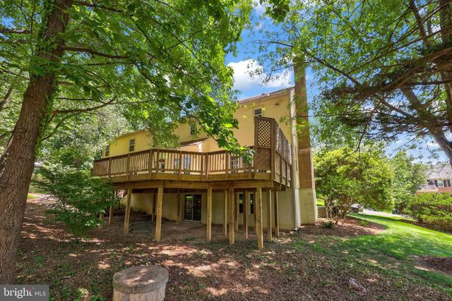 5926 FAIRVIEW WOODS DR, Fairfax Station, VA 22039