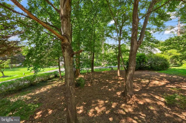 5926 FAIRVIEW WOODS DR, Fairfax Station, VA 22039
