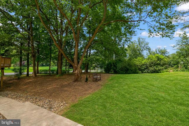 5926 FAIRVIEW WOODS DR, Fairfax Station, VA 22039