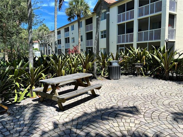 460 S Park Rd 6-203, Hollywood, FL 33021
