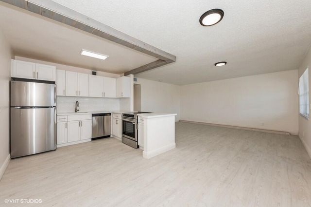 118 Somerset F, West Palm Beach, FL 33417