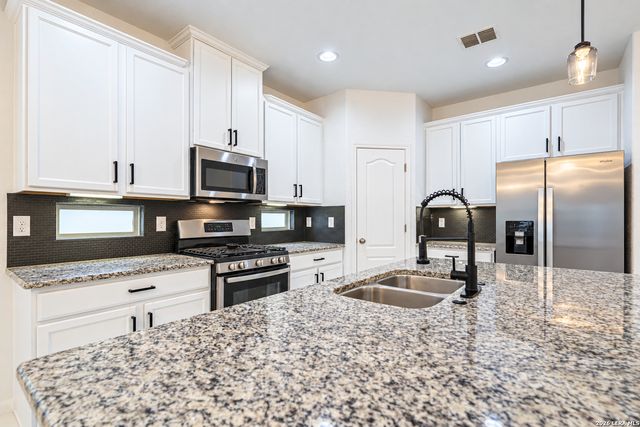 8619 Angelina Parke, San Antonio, TX 78254