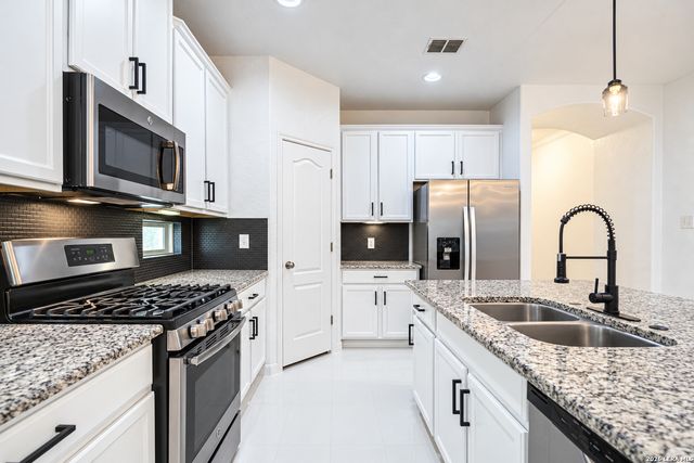 8619 Angelina Parke, San Antonio, TX 78254