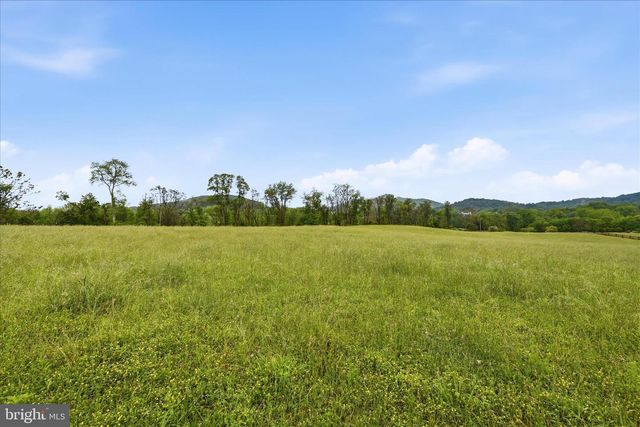 99 FAIRFAX LN, Bentonville, VA 22610