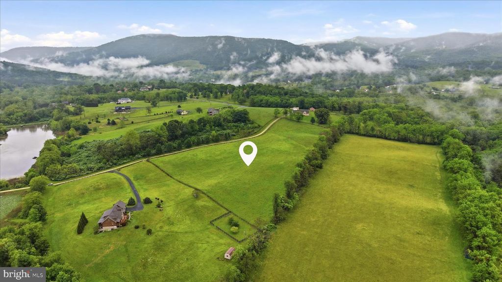 99 FAIRFAX LN, Bentonville, VA 22610