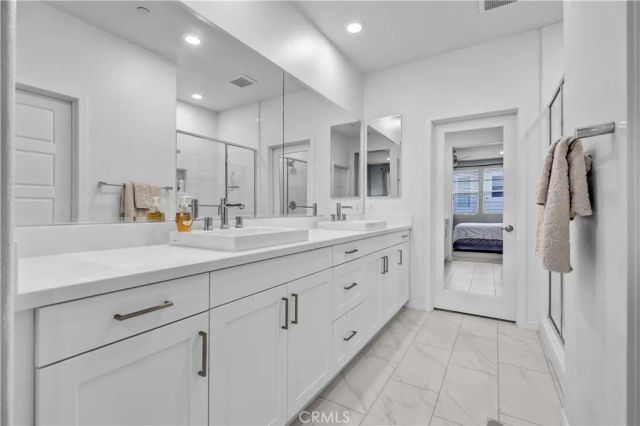212 Paramount, Irvine, CA 92618