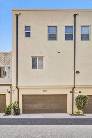 212 Paramount, Irvine, CA 92618
