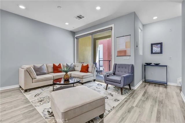 212 Paramount, Irvine, CA 92618