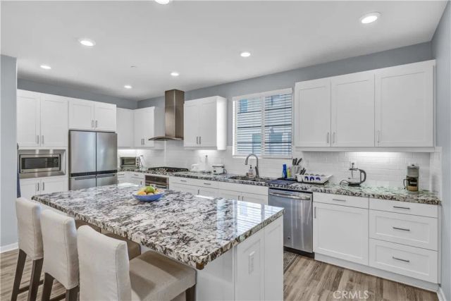 212 Paramount, Irvine, CA 92618