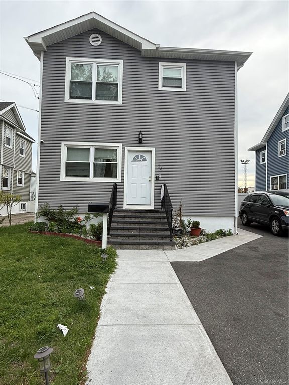 23 Harding Place, Freeport, NY 11520