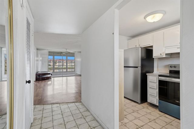 8951 Sunrise Lakes Boulevard 209, Sunrise, FL 33322