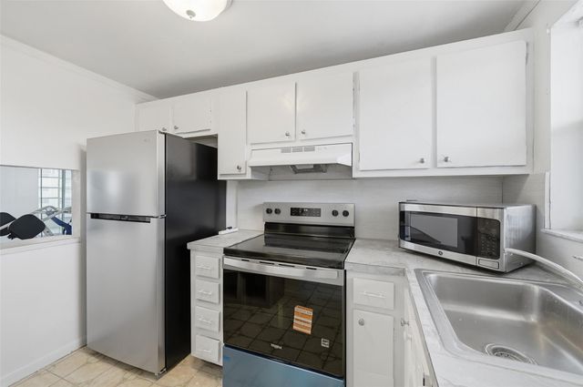 8951 Sunrise Lakes Boulevard 209, Sunrise, FL 33322