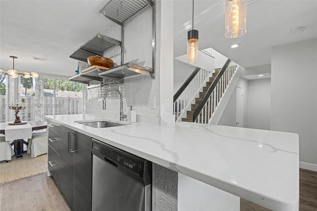 835 NW 80th Ter 11, Plantation, FL 33324