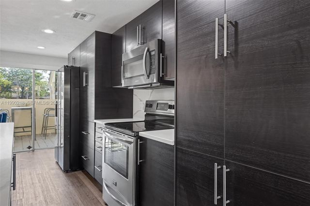 835 NW 80th Ter 11, Plantation, FL 33324