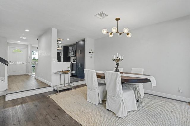 835 NW 80th Ter 11, Plantation, FL 33324