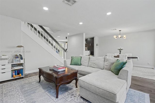 835 NW 80th Ter 11, Plantation, FL 33324