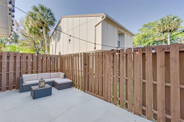 835 NW 80th Ter 11, Plantation, FL 33324