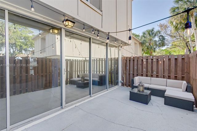 835 NW 80th Ter 11, Plantation, FL 33324