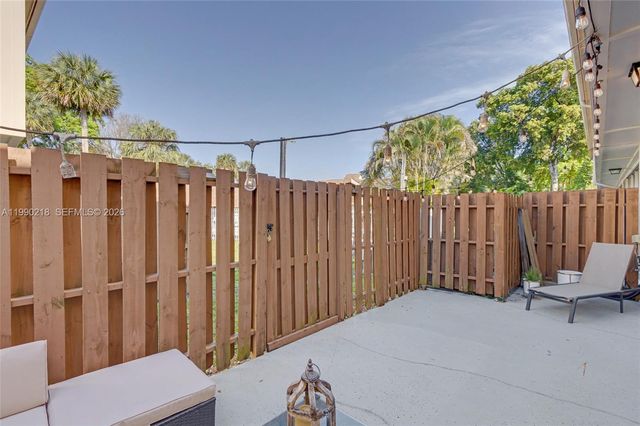 835 NW 80th Ter 11, Plantation, FL 33324