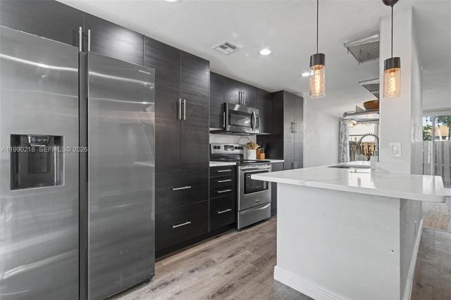 835 NW 80th Ter 11, Plantation, FL 33324