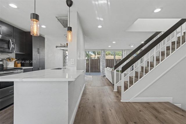 835 NW 80th Ter 11, Plantation, FL 33324