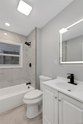 18969 Fairport Street, Detroit, MI 48205