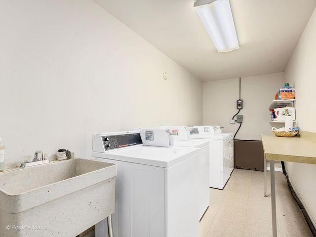 1S055 Spring Road 2C, Oakbrook Terrace, IL 60181