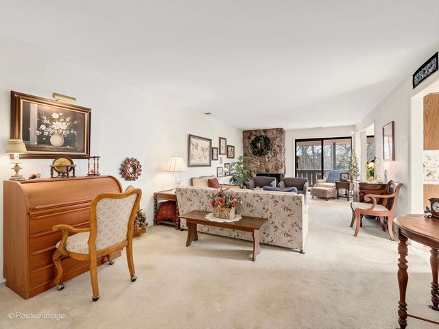 1S055 Spring Road 2C, Oakbrook Terrace, IL 60181