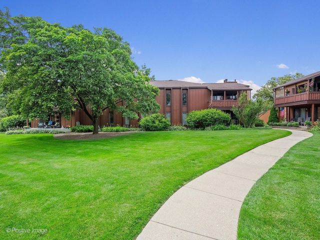 1S055 Spring Road 2C, Oakbrook Terrace, IL 60181