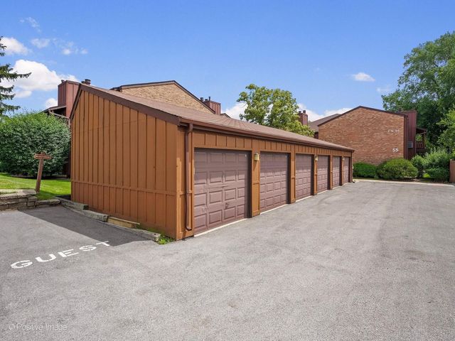 1S055 Spring Road 2C, Oakbrook Terrace, IL 60181