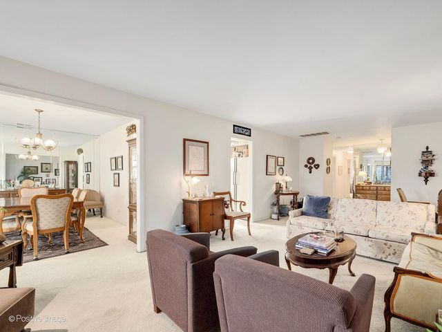 1S055 Spring Road 2C, Oakbrook Terrace, IL 60181
